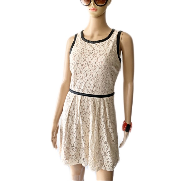 Speechless Tan Floral Lace Dress Size 9 - Picture 4 of 7